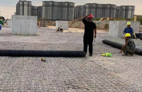 永定土工格栅铺设前地基要怎么处理？